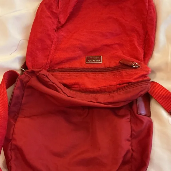 PRADA Nylon Red Messenger Crossbody Bag w/ Shoulder Strap Vintage Authentic - Picture 9 of 16